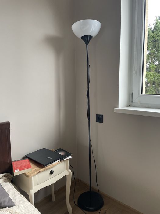 Lampa stojąca - czarna