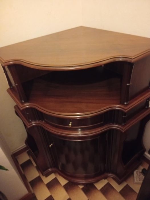 Móvel de canto ,em madeira