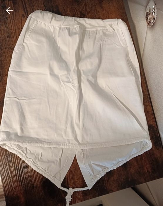 Włoska spódnica biała asymetryczna