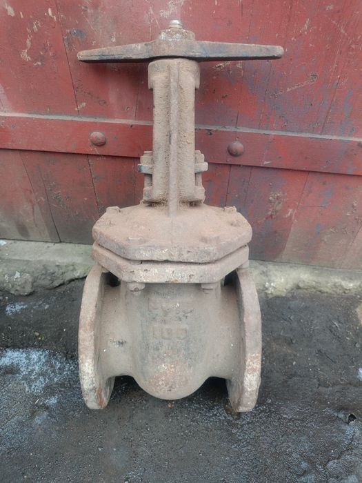 Продам редуктор 1-40 ще є кран 100