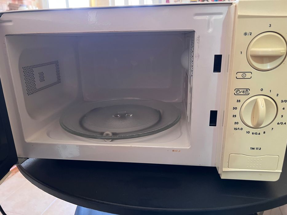 Microondas a funcionar 20€ - Lisboa