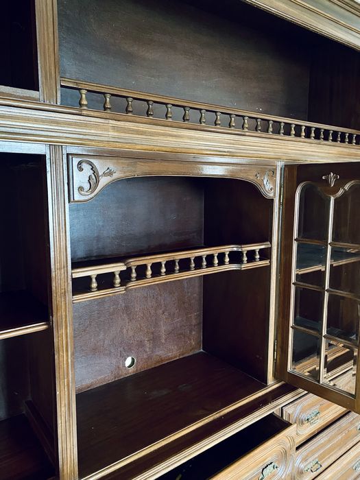 Vendo louceiro em madeira