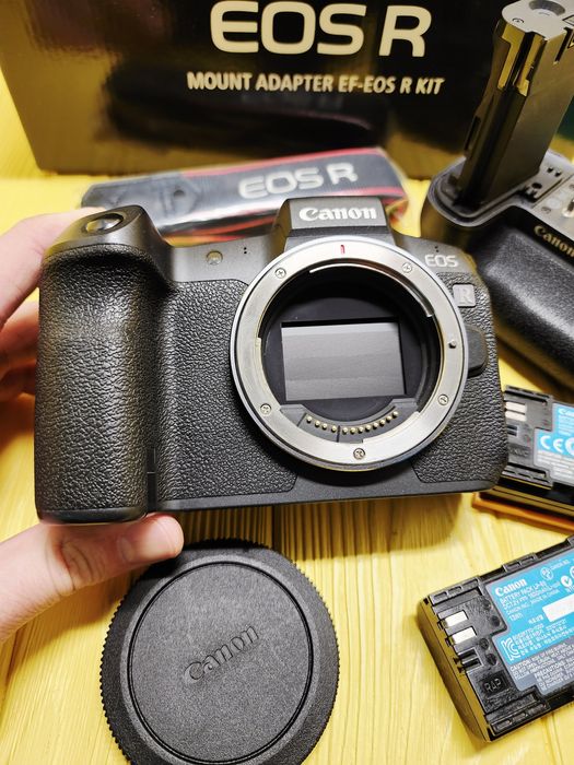 Canon EOS R (body) + бустер CANON BG-E22: 43 900 грн. - Цифровые