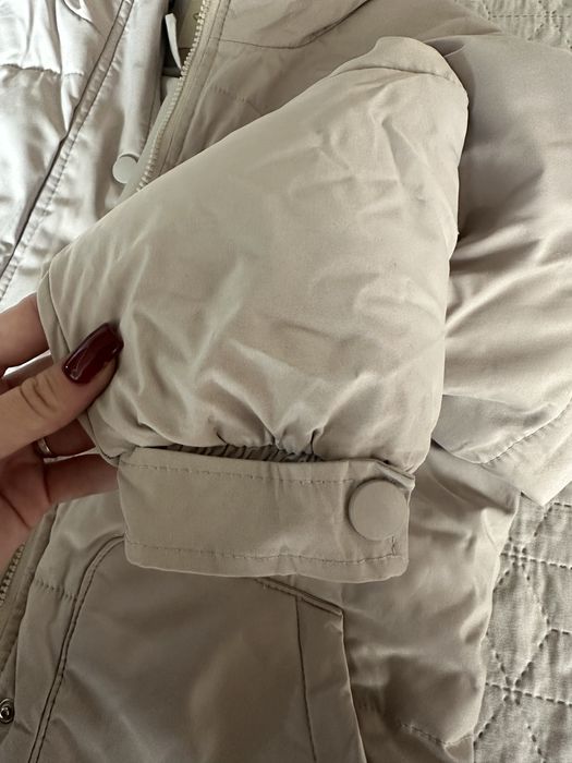 Куртка осіння бежева