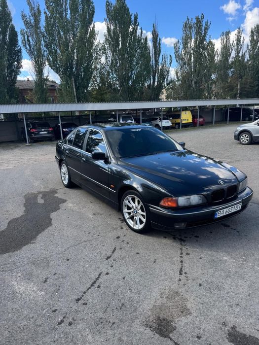 BMW  E39.