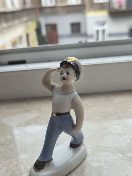 Figurka młodego marynarza