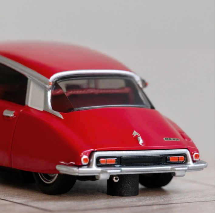 Hot Wheels & MoMa Citroen Ds 23 Sedan