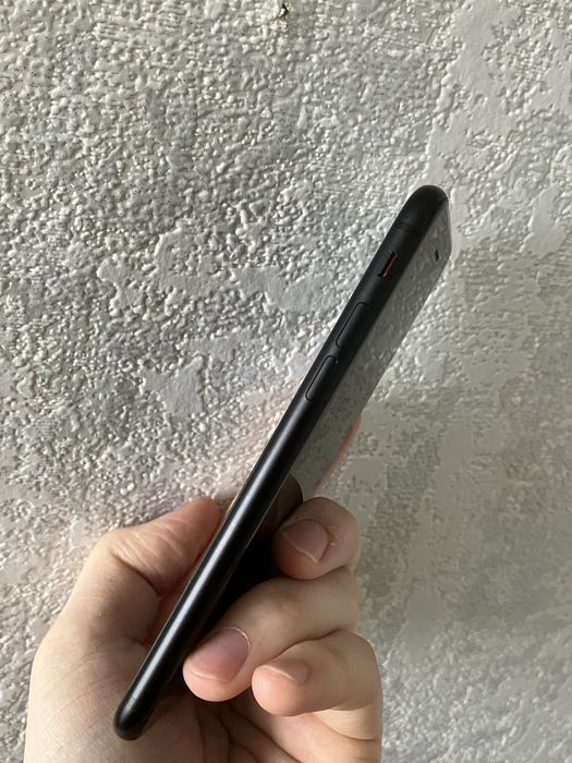 Apple iPhone SE 2 2020 64 ГБ Neverlock