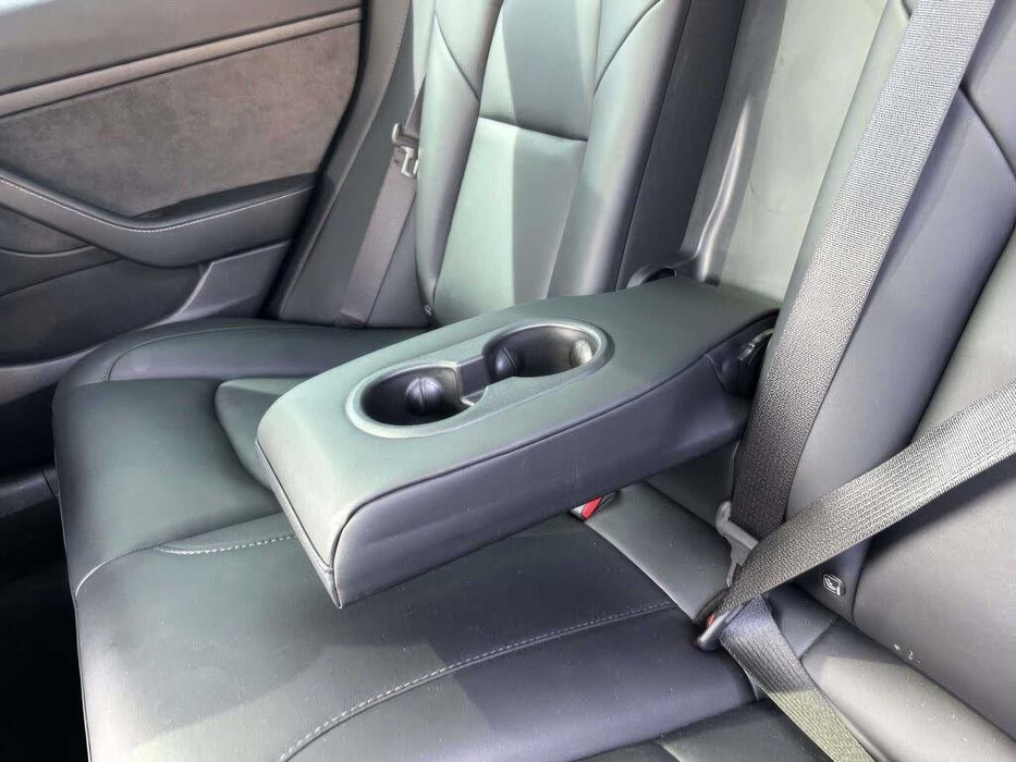 Tesla Model 3 Long Range      2023