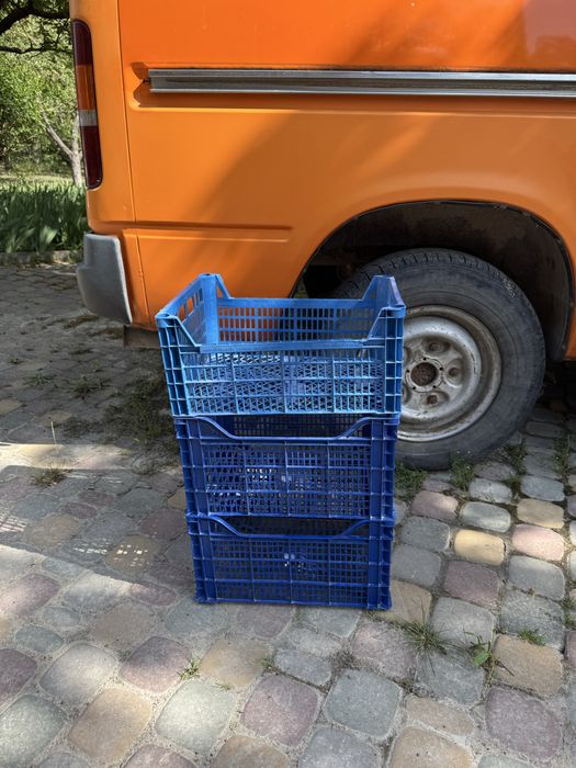 Пластмасові ящики