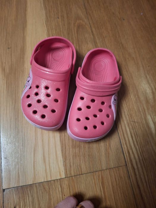 Sandálias tipo Crocs menina T27