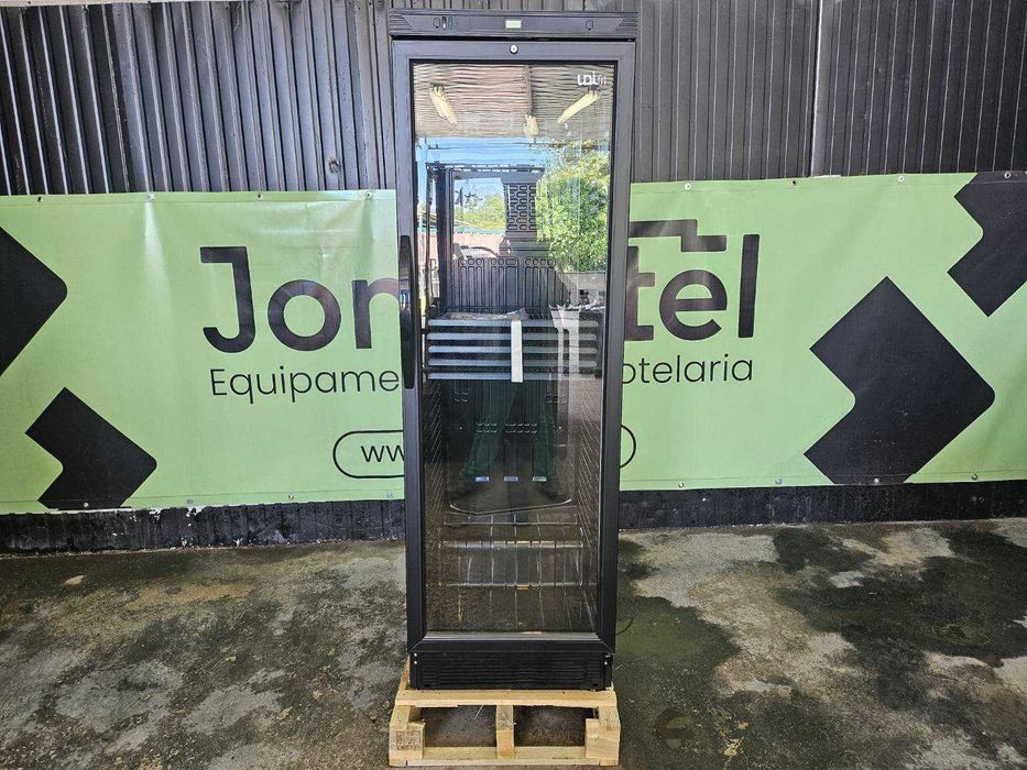 Vitrine refrigerada para bebidas - NOVA