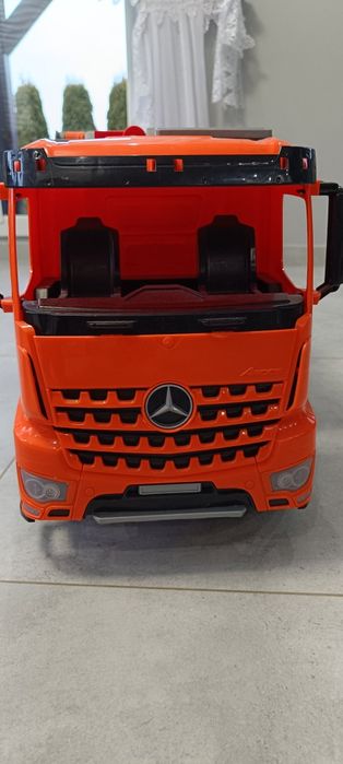 Śmieciarka gigant Lena ciężarówka Mercedes