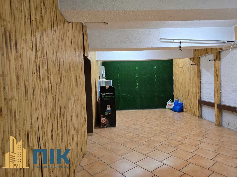 Без%! 110 м2,  підвальне приміщення (цоколь), є два фасадні входи.