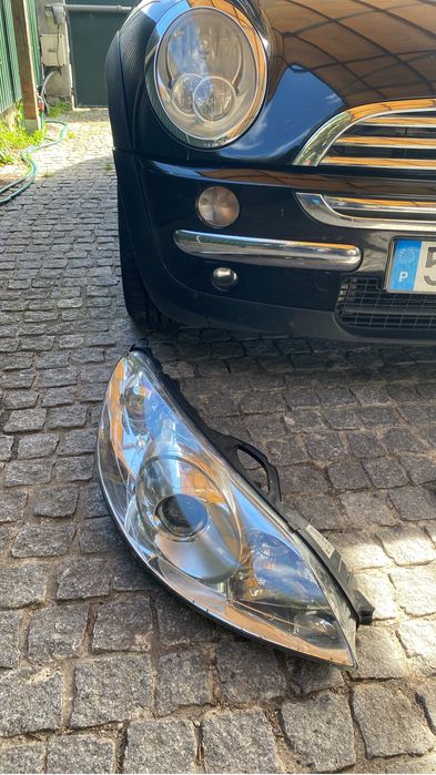 Farol peugeot 207 com arranhão