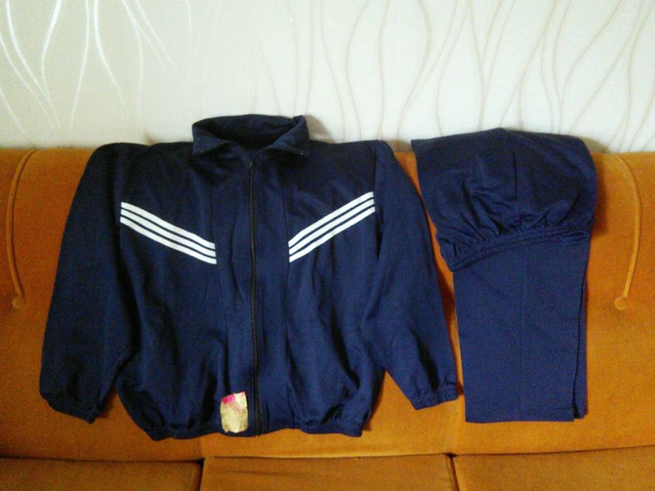 Продам новий спортивний костюм відмінної якості, брюки прямі.