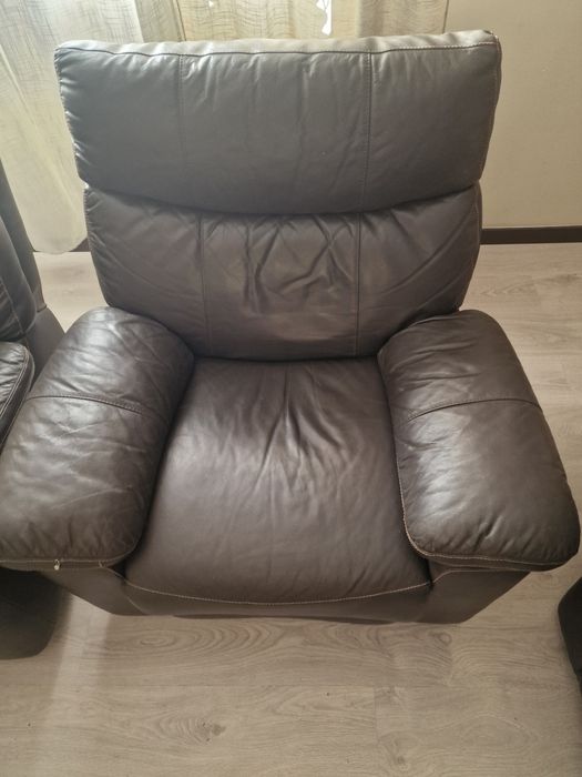 Vendo SOFÁ 3 lugares+ 2 poltronas em pele , Mecanismo automático