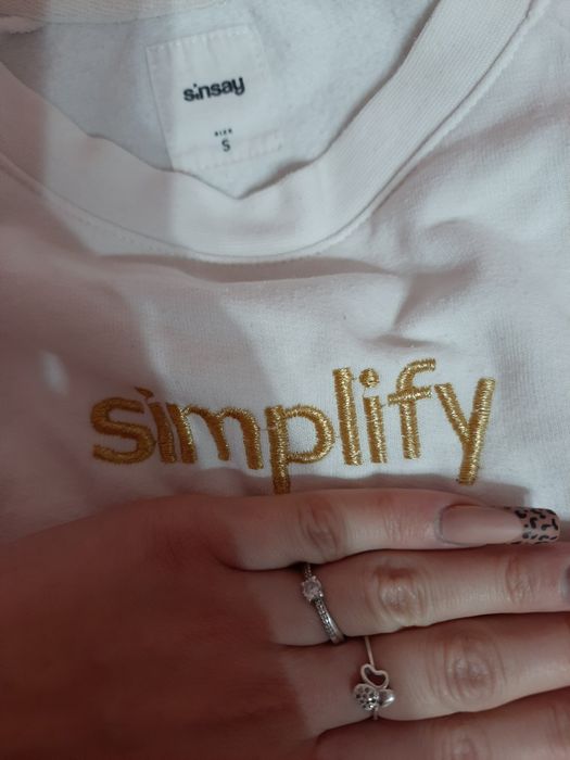 Biała bluza Sinsay