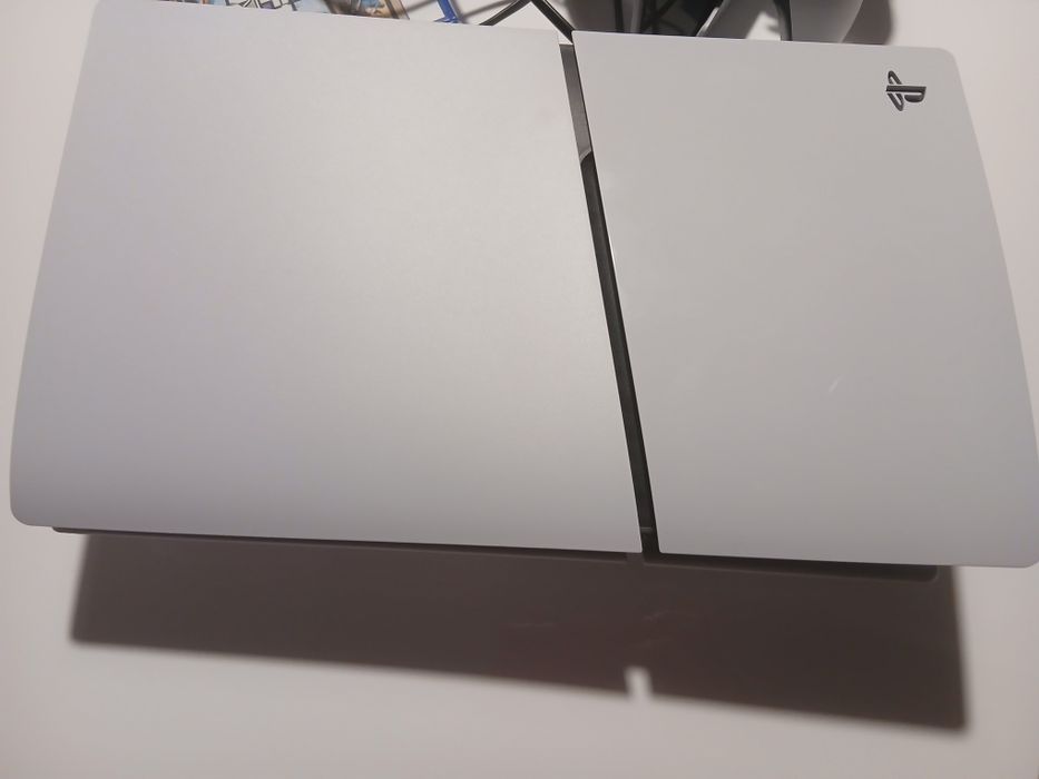 PlayStation 5 Standard (Com Leitor) + 2 Comandos + GTA V