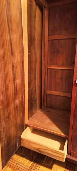 Roupeiro 3 portas em madeira