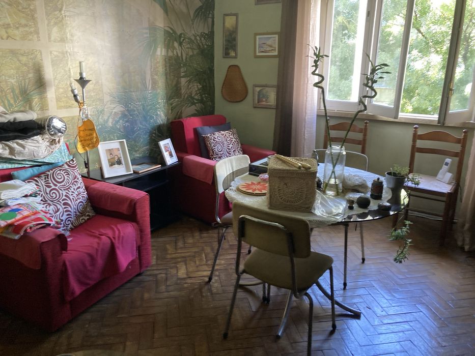 Cedo recheio de casa na Amadora a quem for buscar e se necessário, desmontar