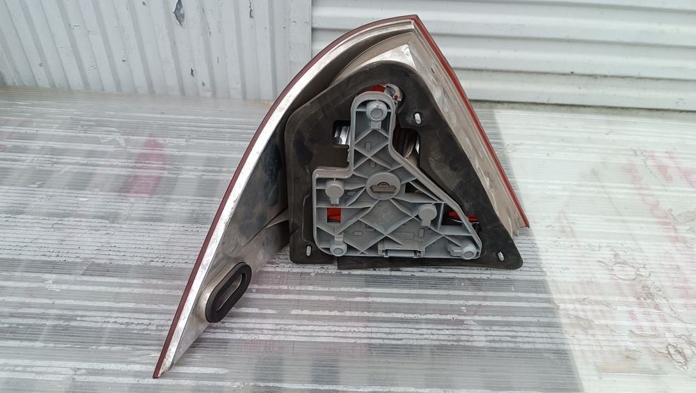 Vendo farolim direito de Mercedes W 203 ano 2000/07