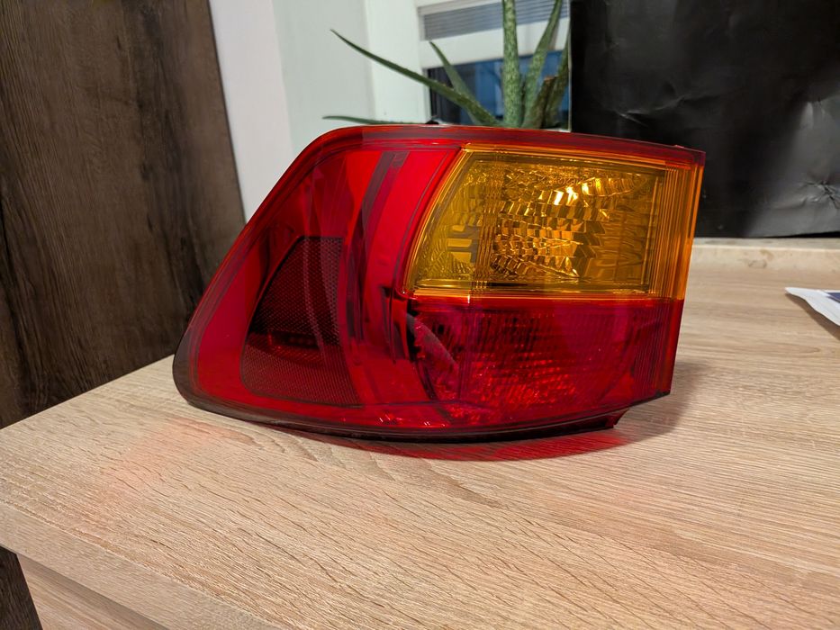 Lampa Lexus is 250