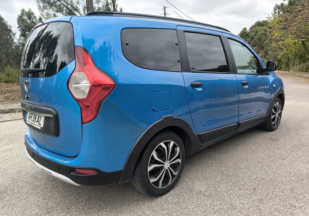 Dacia Lodgy 1.5 Blue dCi Stepway 7L - Nova e Revisada
