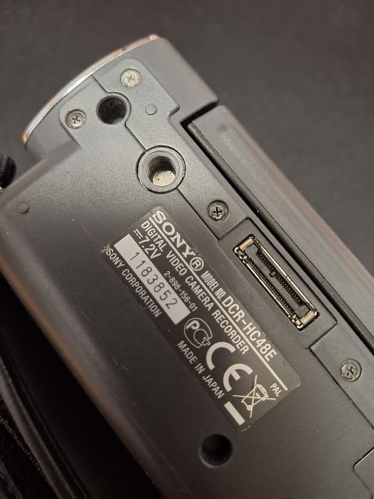 Продам видеокамеру SONY HANDYCAM DCR-HC48E