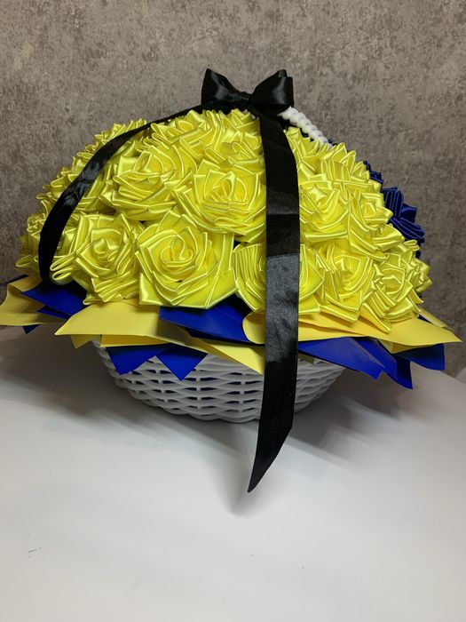 Букетик з атласної стрічки