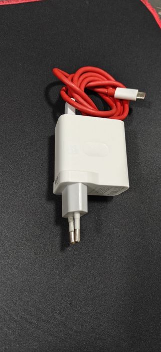 Carregador One Plus Dash Charge, 300W, Output USB-A
Cabo USB-A para US