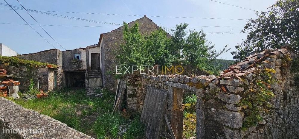Casa em pedra para restaurar no concelho de Pombal