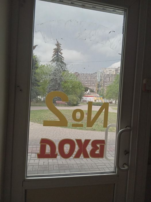 Продається приміщення 12 кв.м. на ринку "Україна "