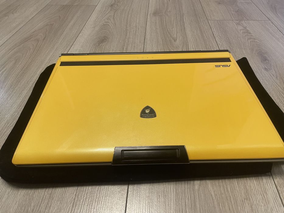 Ноутбук  продам терміново.