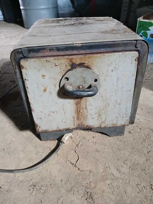 Продам хлiбопiчку.духовку.мясорубку.