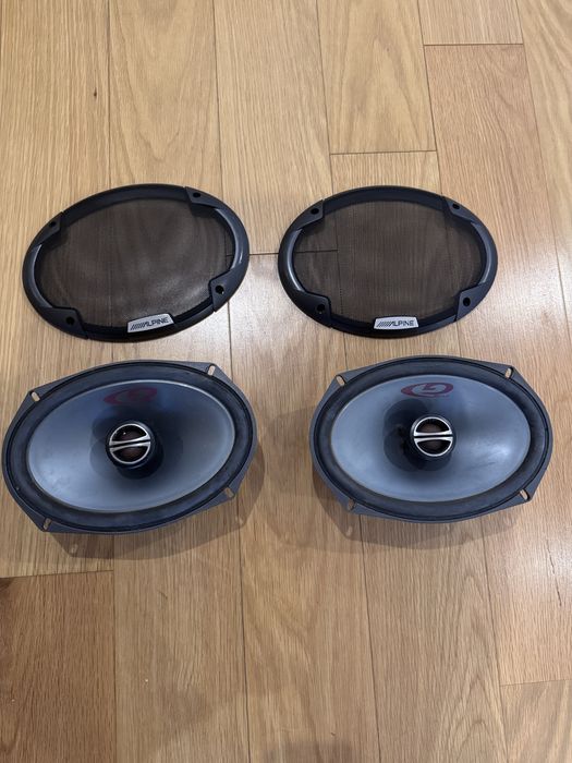 Colunas da Alpine SPS 69C2