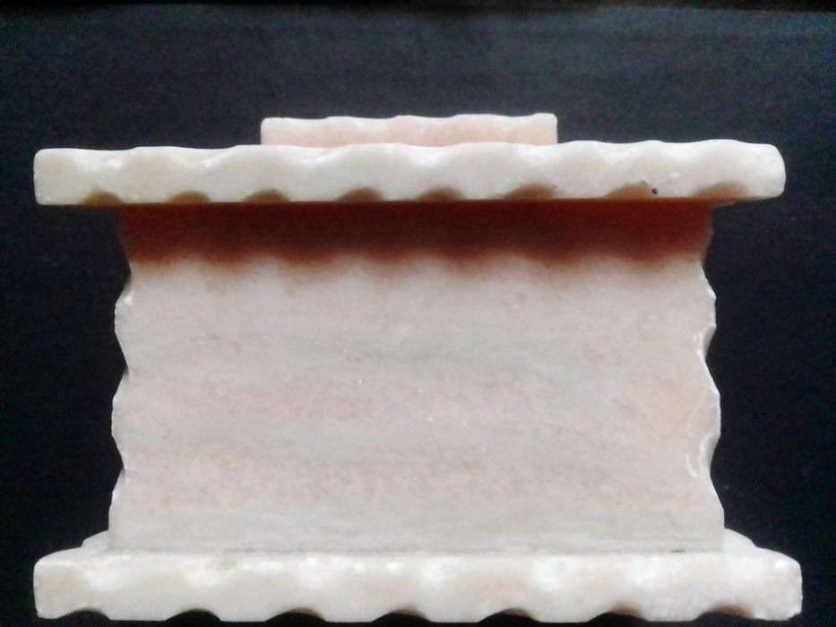 Caixa em pedra mármore rosa.12x12x7cm.
