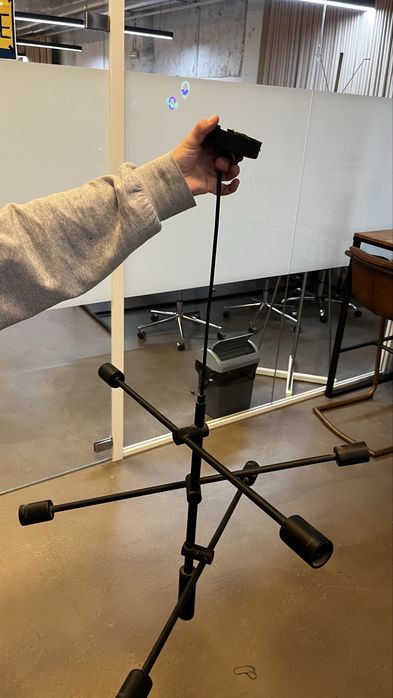 Candeeiro moderno com múltiplas lâmpadas