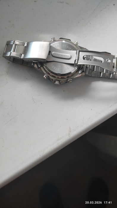 Продам годинник кварцовий новий
