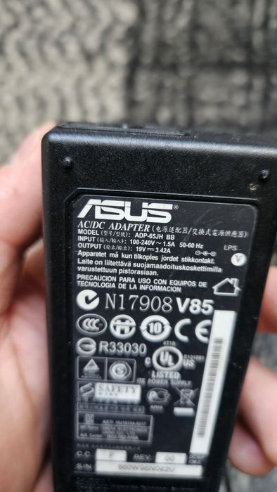 Sprawny  zasilacz do laptopa asus