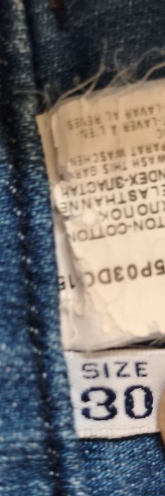 Dżinsy Armani Jeans Made in Italy Rozmiar 30 | Przetarcia / Wycierusy