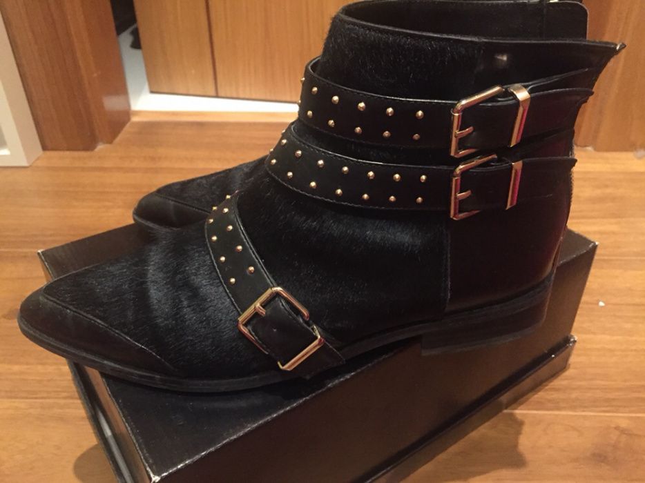 Botas Pretas com Pelo