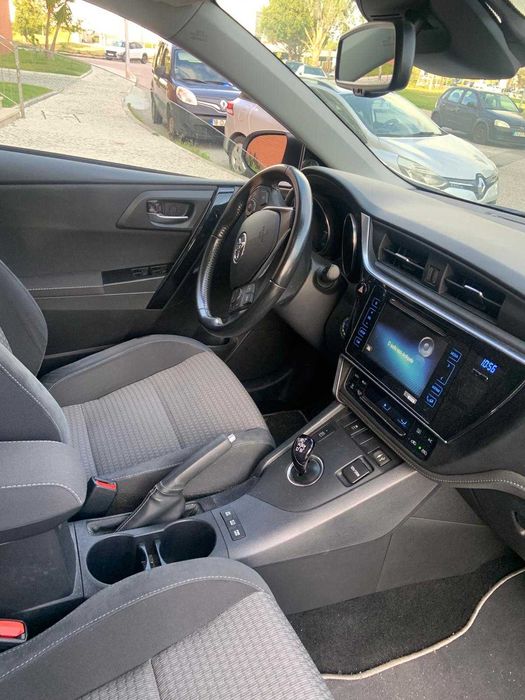 Toyota Auris ,Hibrido ,com caixa automática, 27050km.