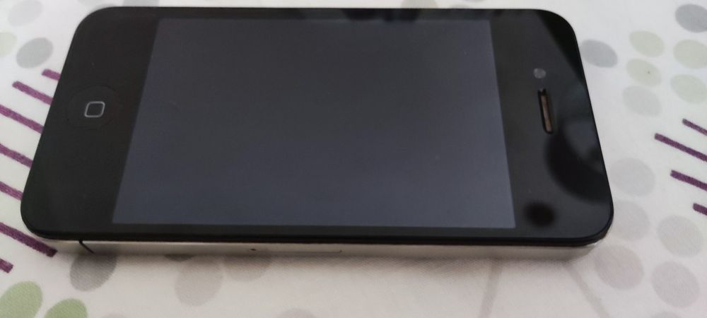 iPhone 4 in excellent condition64298013286401122