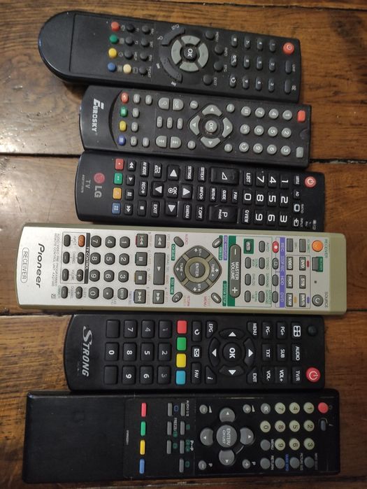 Пульт Luxman RA-5.Аудио и видео пульты  разные