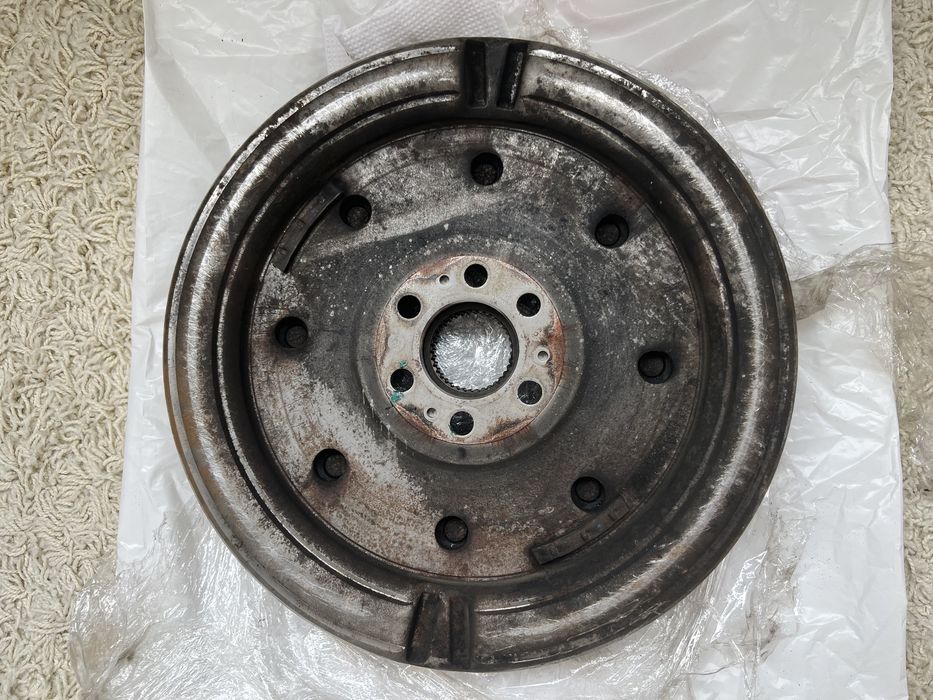 Демпфер (двохмасовий маховик) Passat B6 2.0 tdi DSG