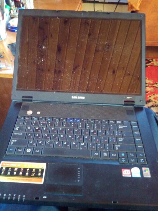 Неробоча материнка на запчастини Samsung r60+