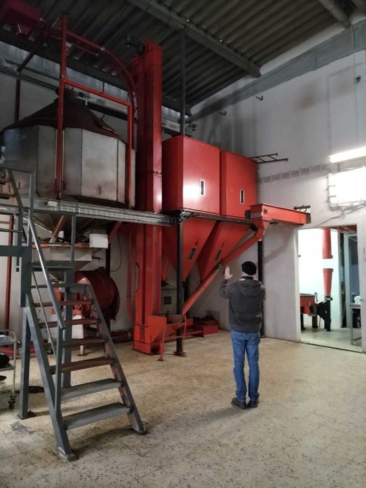 Conjunto de 10 silos com sistema de pesagem e mistura