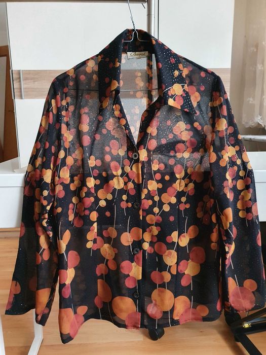 Piękna bluzka w kółka z delikatną srebrną nitką firmy Barpol