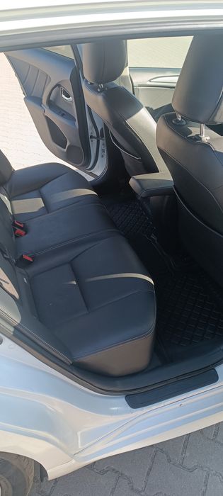 Toyota Avensis  1.8 LPG Biała Perła